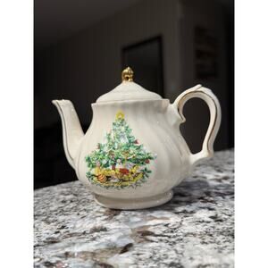 Vintage Windsor Christmas Teapot – Made in England – Holiday Tree Design